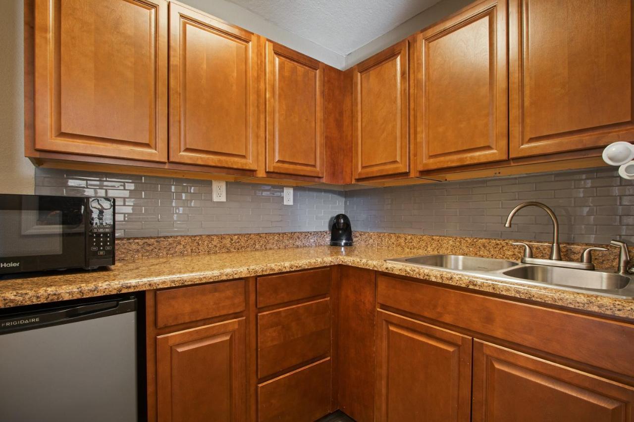 Capital O Hotel Richmond Hill/Savannah Area I-95 エクステリア 写真